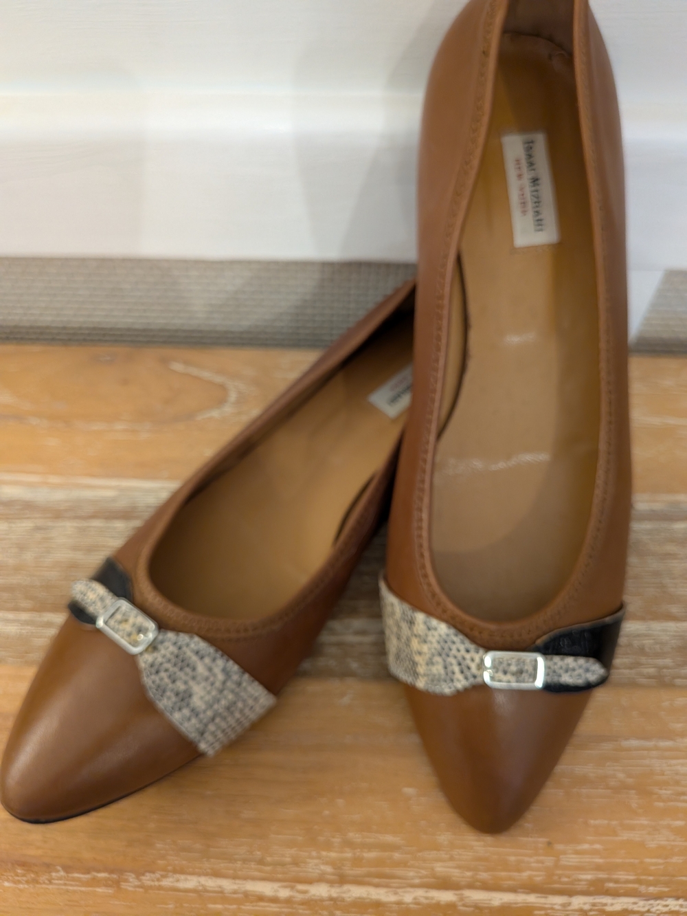 Isaac Mizrahi All Leather Pointed Toe Ballet Flats with Buckle Detail 39.5